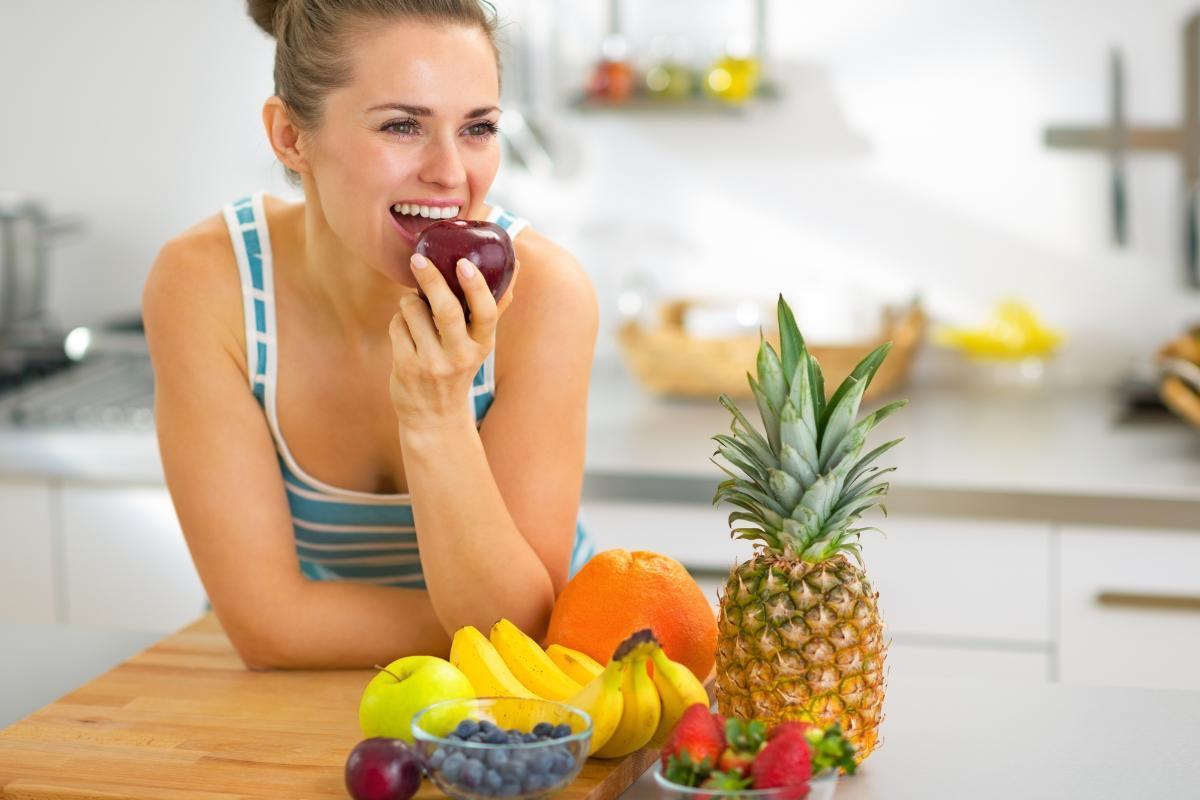 Mangiare frutta la sera al posto della cena fa ingrassare?