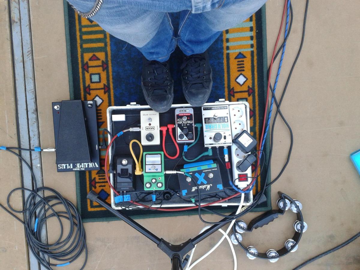 Come costruire una pedaliera per chitarra fai-da-te