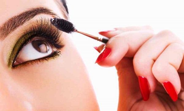 Posso truccarmi se ho la congiuntivite? - Trucco, sì o no?