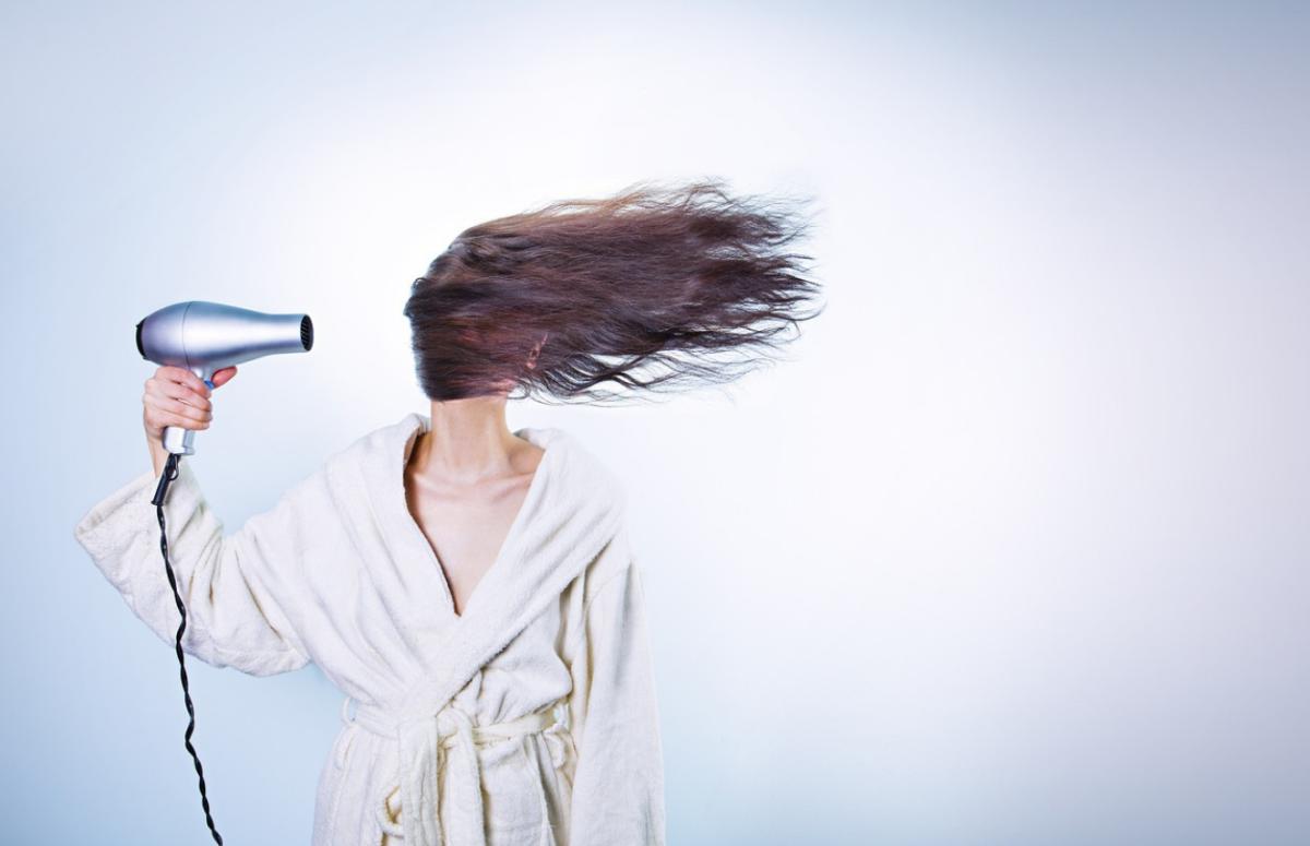 Acconciature per camuffare capelli sporchi