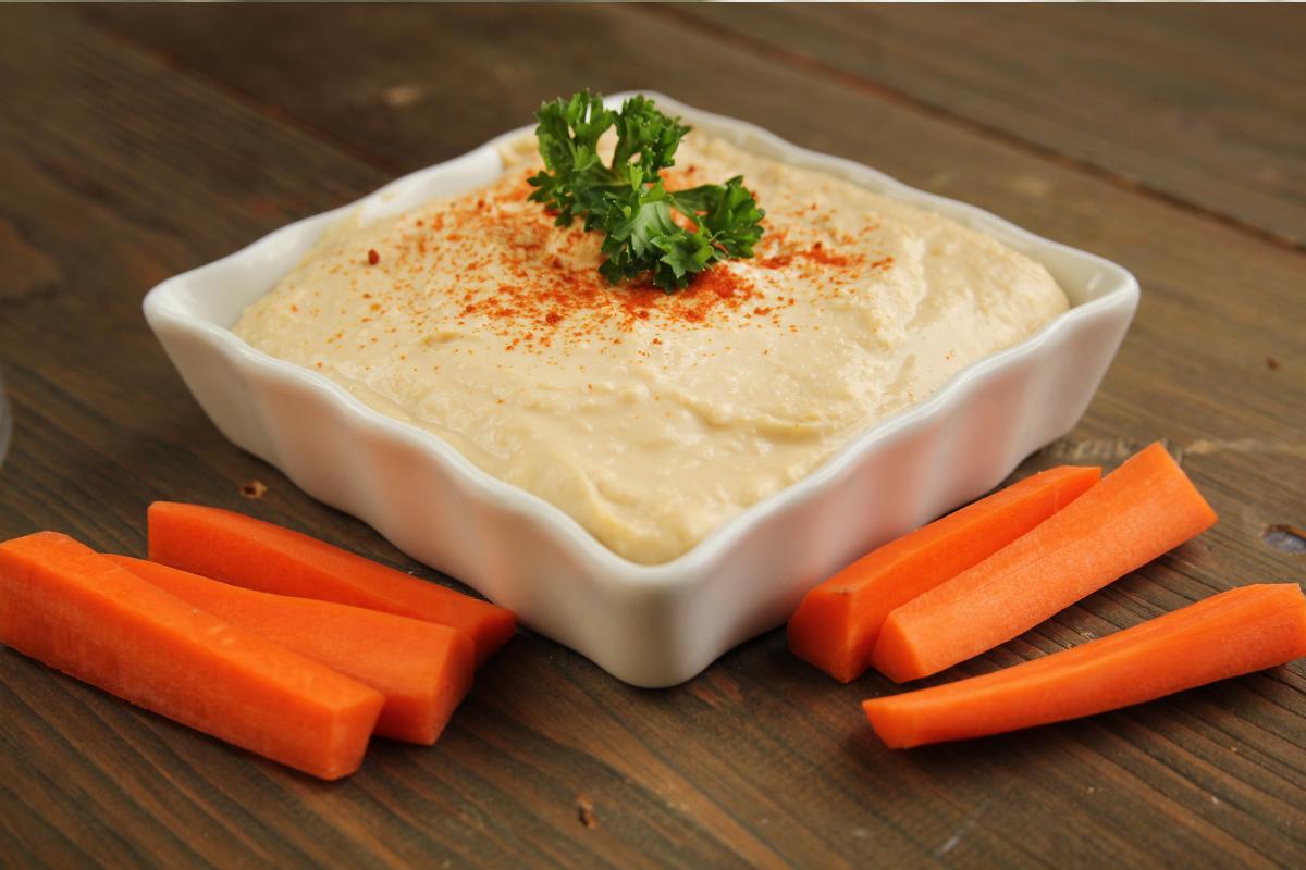 Come fare l'hummus di carote: una ricetta facile e sana
