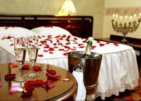 Idee romantiche per la prima notte di nozze