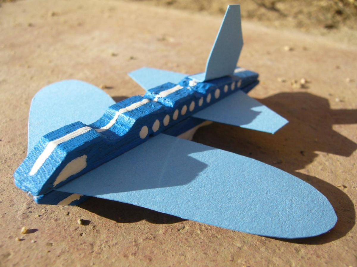 Come fare un aereo con le mollette