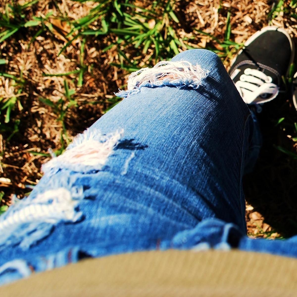 Come sfilacciare dei jeans o dei pantaloni