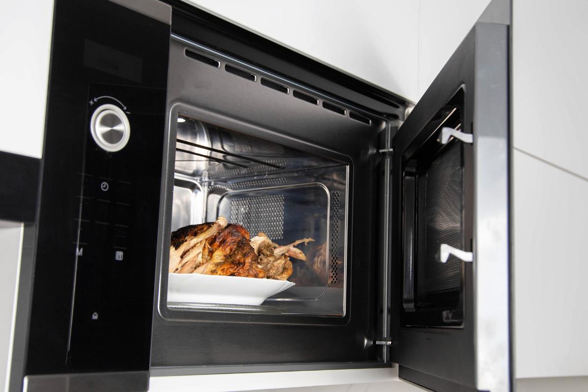 Cosa vuol dire grill nel forno a microonde?