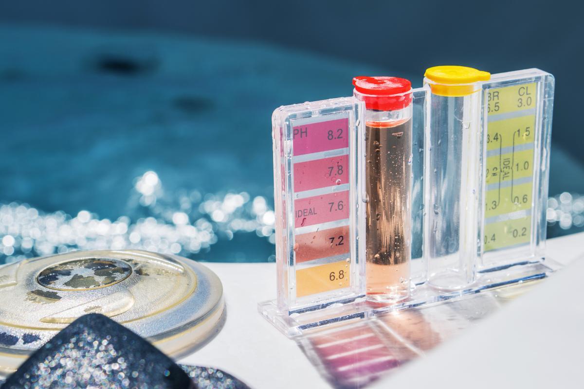 come regolare il ph della piscina