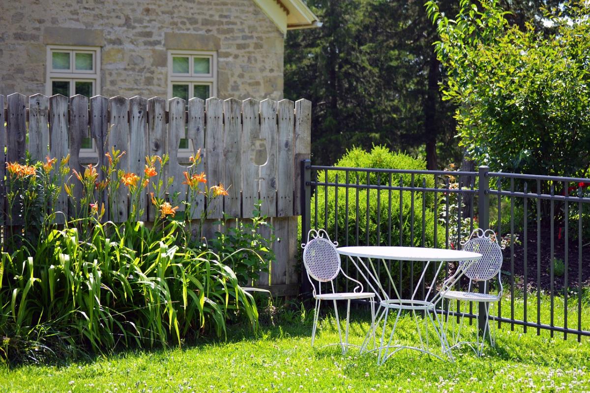 Come scegliere un tavolo da giardino