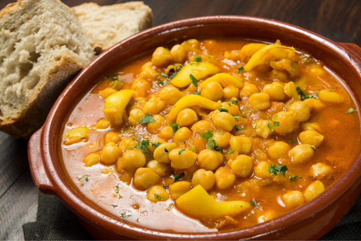 Ricetta seppie con ceci e patate: una deliziosa ricetta al cucchiaio