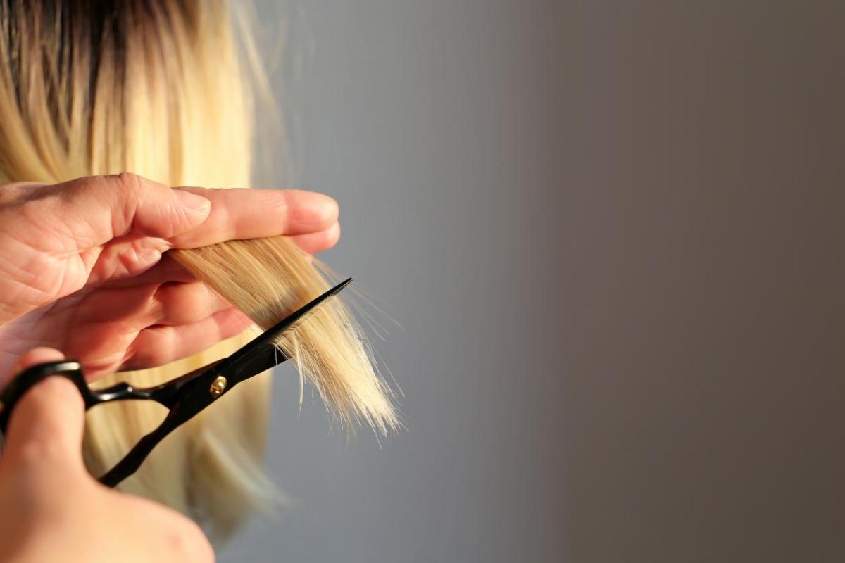 Come tagliare i capelli da sola scalati